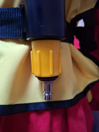 COMFORT helmet with a regulator