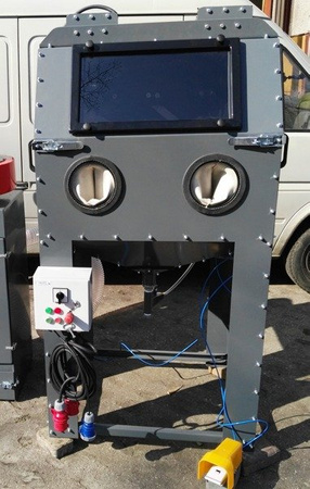 Injector blast-cleaning cabinet 600L